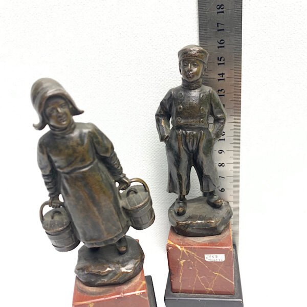 A Pair of Bronze Sculptures
奥地利铜雕 - Image 5