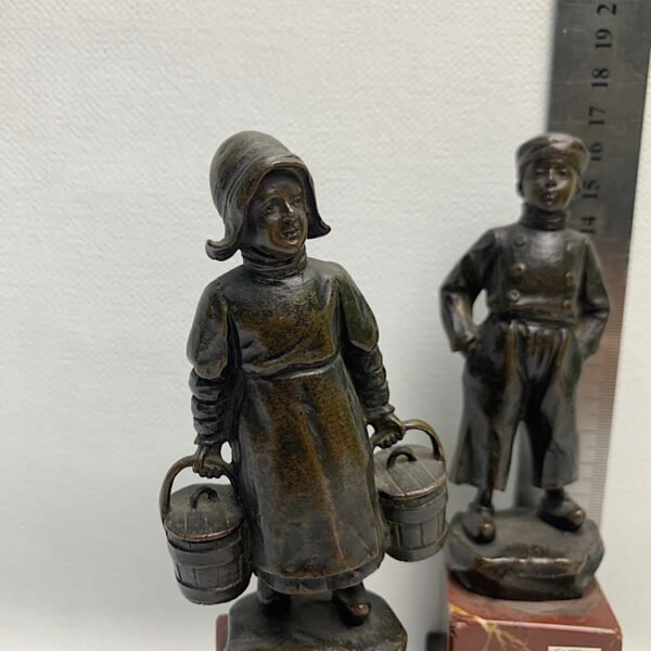A Pair of Bronze Sculptures
奥地利铜雕 - Image 4