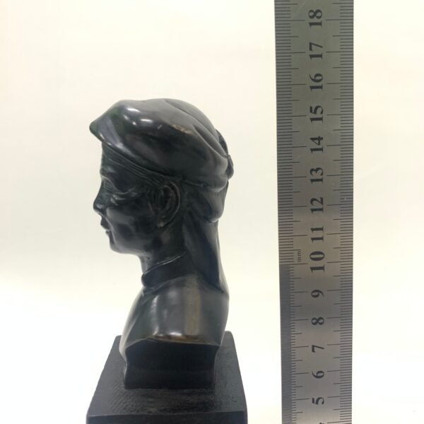 Bronze  bust of an oriental man, Vietnamese School, 20th Century,16cm
南洋铜雕 - Image 4
