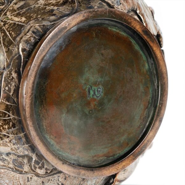 Japanese antique mixed metal vase decorated with lotus plants in high relief.
日本铜镀银瓶 - Image 5