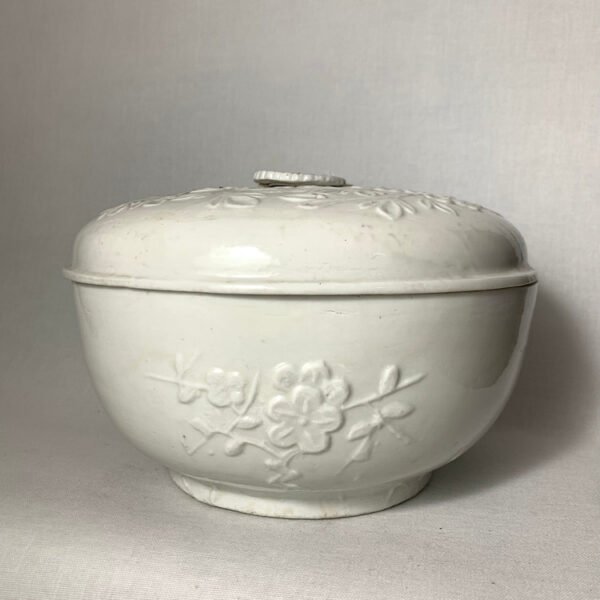 Chinese Blanc de chine lidded bowl