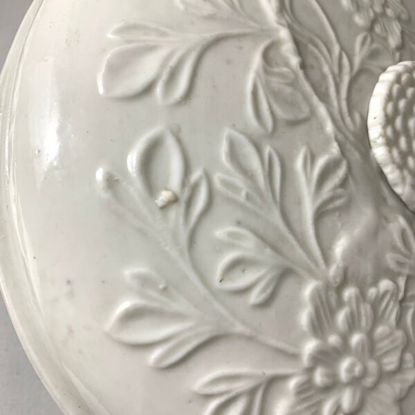 Chinese antique De-Hua (Blanc de chine) lidded bowl, 18/19th century. 13.7x20.7cm
德化窑盖碗 - Image 3