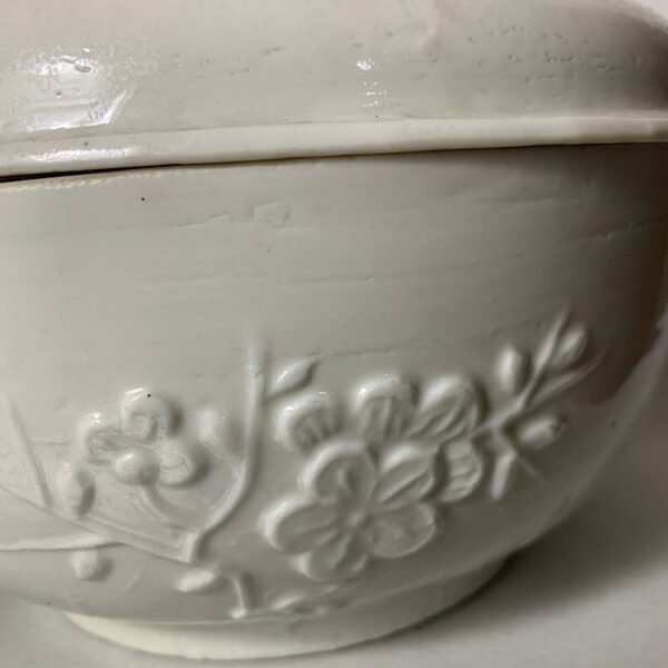 Chinese antique De-Hua (Blanc de chine) lidded bowl, 18/19th century. 13.7x20.7cm
德化窑盖碗 - Image 5
