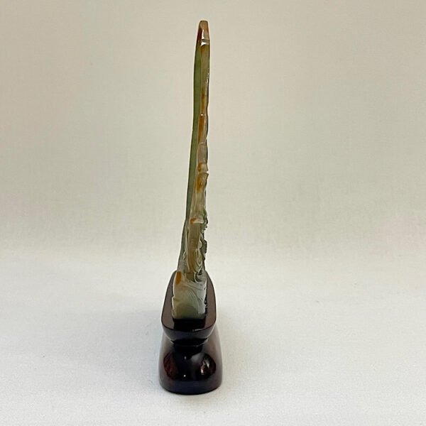 Chinese jadeite carving of two figures on a boat, early 20th century 13cm
翡翠雕刻 - Image 4