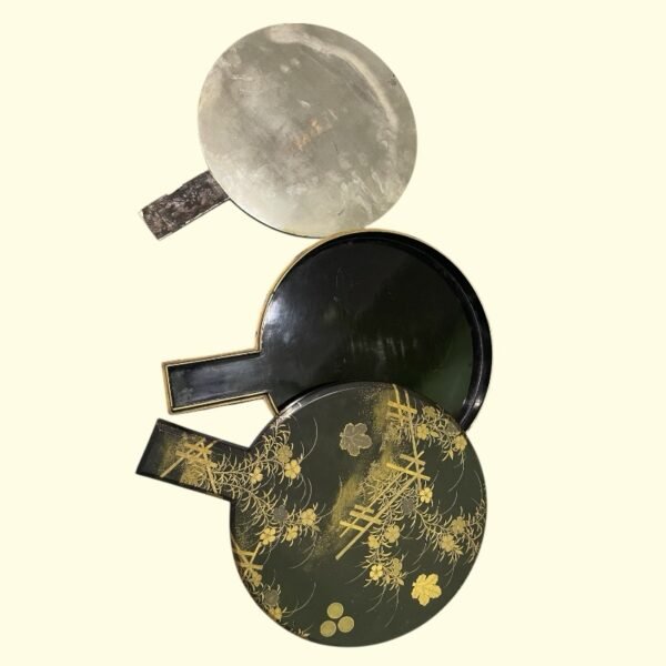 An antique Japanese bronze mirror in original lacquer box and stand, Meiji period, signed.

日本铜镜漆器盒架 - Image 7