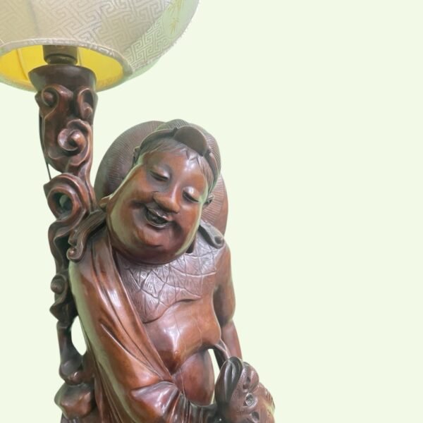 A Chinese carved hardwood lamp on stand
木雕刘海金蟾灯带座 - Image 4