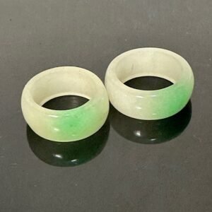 A pair of jadeite rings 翡翠戒指