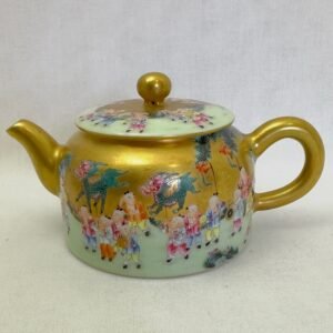 Z334: Famille Rose Teapot 百子图粉彩壸