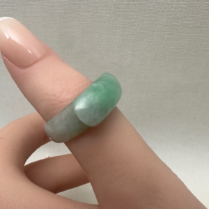 Alternative view of Z365 Vintage Jadeite saddle ring, US size 8 1/4, dia:18.5mm